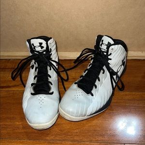 Under Armour basketball shoes size 8.5